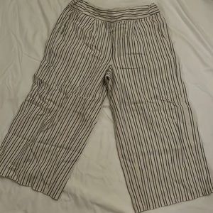 Low cut wide leg pants. Perfect condition, hardly worn